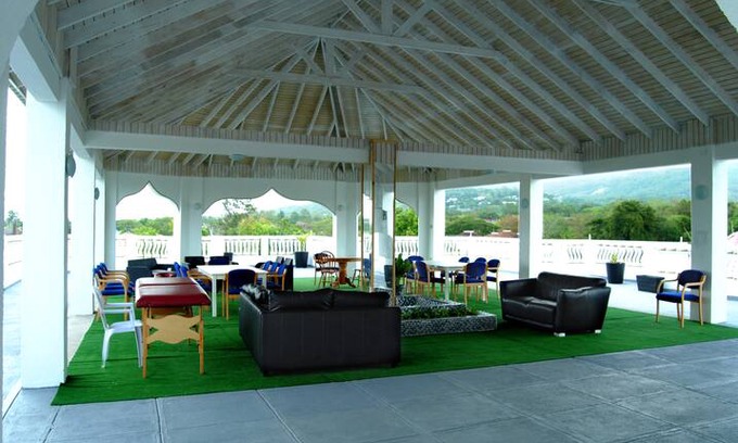 Runaway Bay Villa | Little Savoy Guest House
