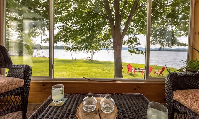 Day House | The Snowshoe Inn at Great Sacandaga Lake