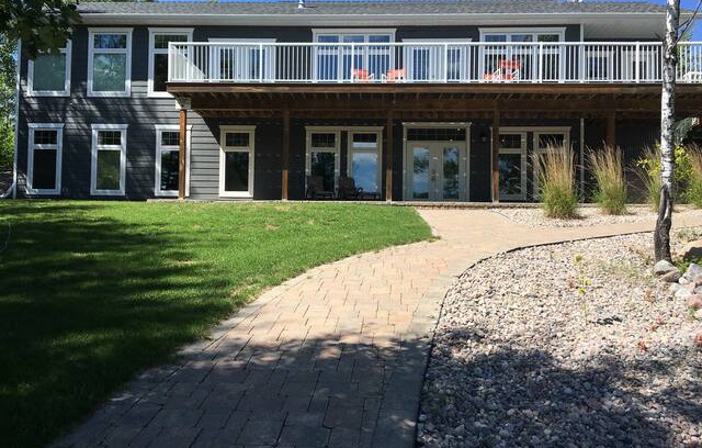 Manitoba Cabin | Lac Du Bonnet lake front on Bird River. Hot tub!
