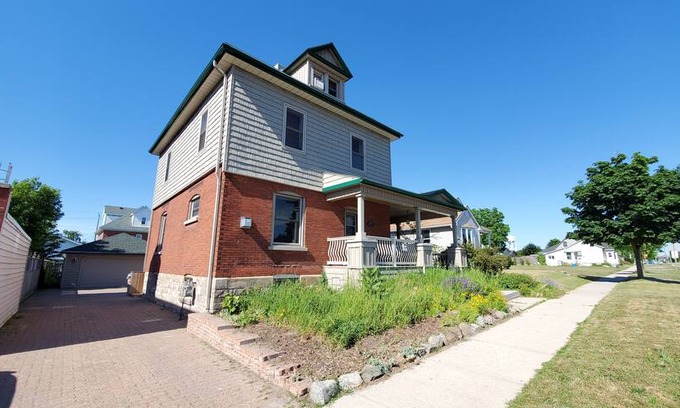 Goderich House | Rock House B&B