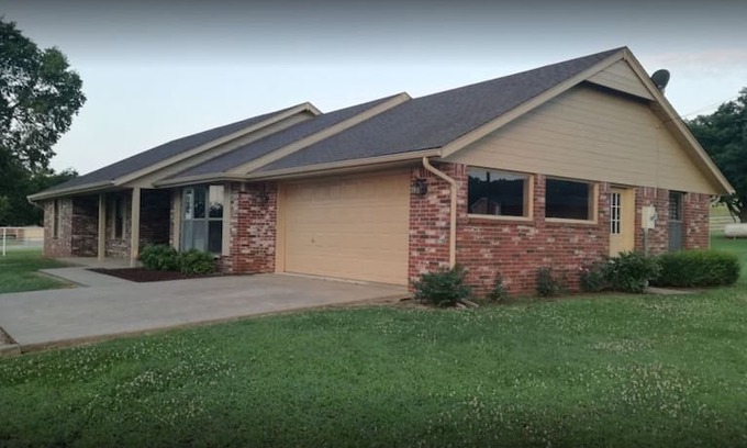 Pawhuska House | Hartness Ranch Bed & Bath and Horse Motel