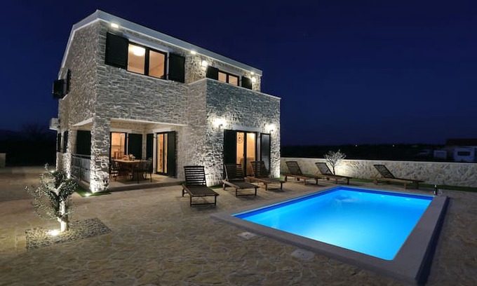 Privlaka Villa | Villa Evia( heated pool & free bikes)