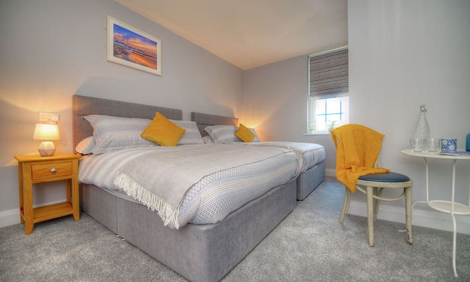 Galway House | Over Massimo - Room 5