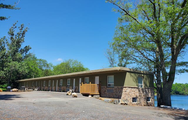 Foley Resort | The Whitfield Motel Suite 1