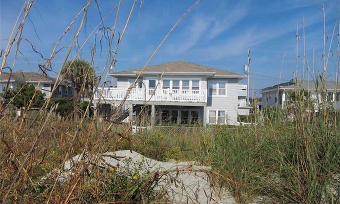 North Myrtle Beach House | Gray Dolphin I - Pet Friendly