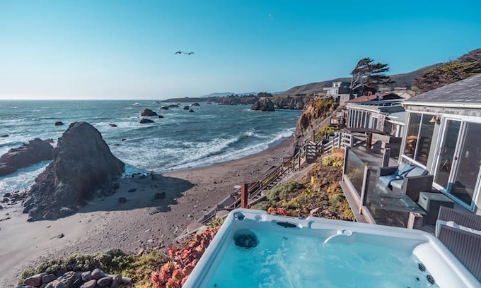 Sereno del Mar Cabin | Seamist Beach Cottage, Private Beach & Ocean views