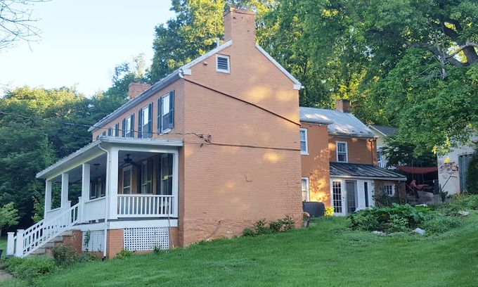 Bakerton House | Stay at LARGE, Historic Home & enjoy 5 star BBQ