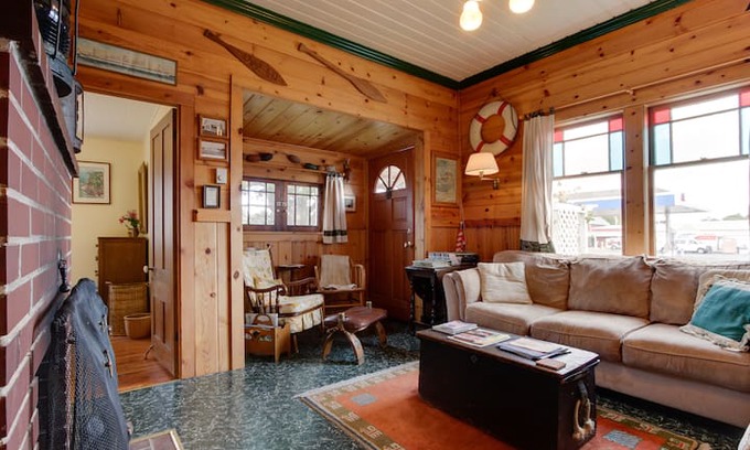 Long Beach Cabin | The Wrecktory: cozy, beachy 1890s getaway cabin