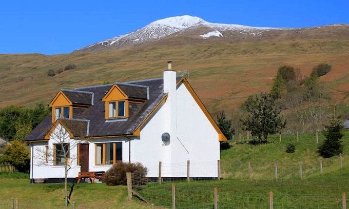 Lawers House | Tulloch Cottage by Loch Tay
