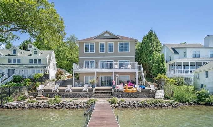 Cassopolis House | Luxury Lake House on Diamond Lake Michigan! WOW!
