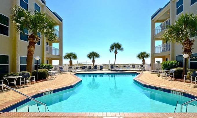 Holiday Isle Apartment | Rise and Shine at Poolside Villa's