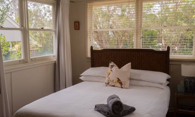 Currarong Cabin | Curra-rite - charming cottage located by the sea