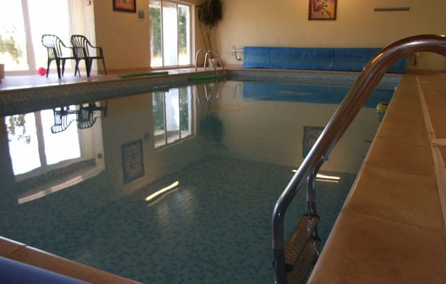 St. Florence Cabin | Saddlers Cottage, Nr Tenby with shared indoor pool