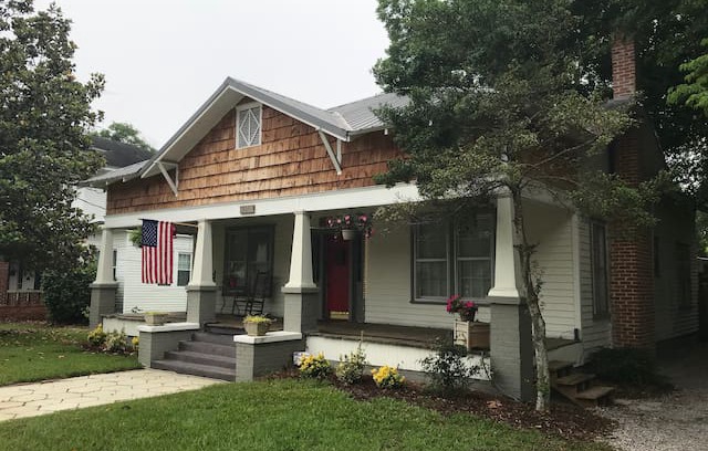 Statesboro House | in -town “Treehouse”. Comfortable 1925 bungalow