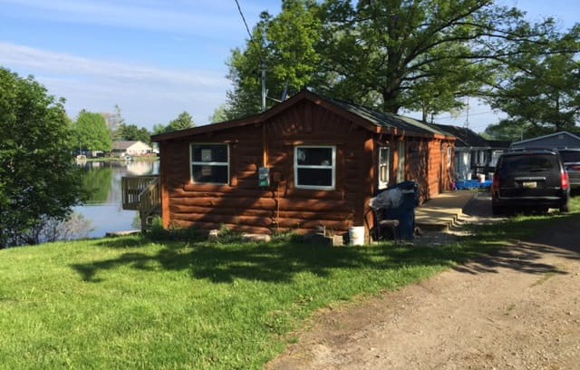 Gladwin House | Log Cabin with 70 ft of frontage on Pratt Lake