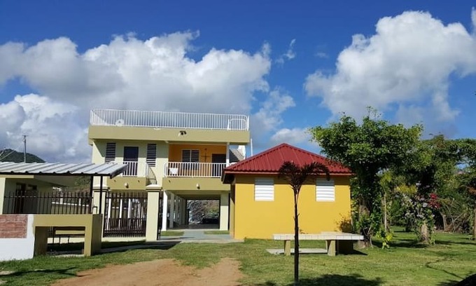 Bajo House | VIRGILIO'S Big House Balneario de Patillas