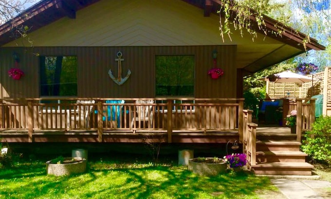 Gimli Cabin | Cabin for Rent in Loni Beach, Gimli