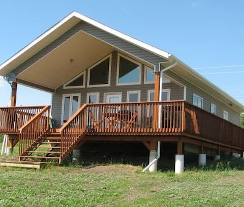 Division No. 16 Cabin | What A View Cottage Rental