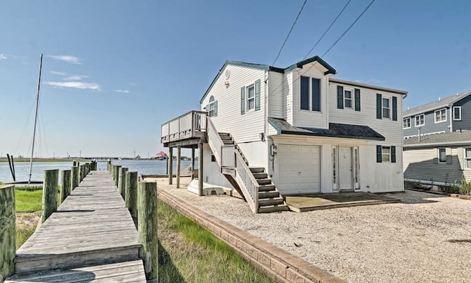 Manahawkin House | Waterfront Mallard Island Escape: 5 Miles to Beach