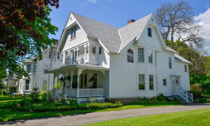 New Berlin House | The Magnolia House