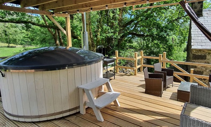 Penmorfa Cabin | Cosy rural cottage with Hot Tub