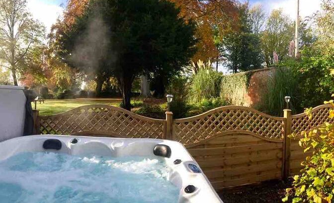 Kilnwick Cabin | Hare Cottage-South Dalton. Yorkshire Wolds