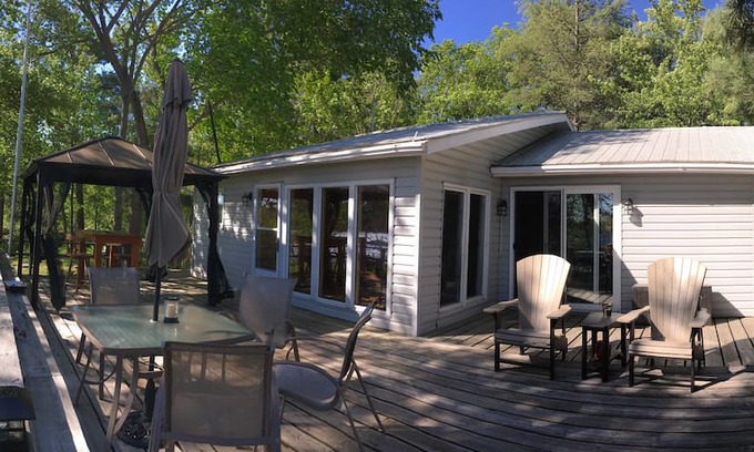 The Archipelago Cabin | Bonnie Island in Pointe au Baril