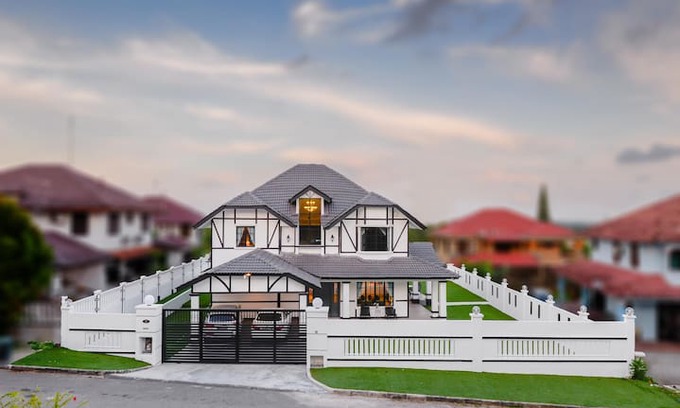 Masai House | Classic Luxury Bungalow @ Taman Bukit Rinting,JB
