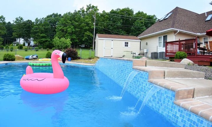 Effort House | ST - Private In-Ground Heated Pool/ Handicap Accessible/ Spacious/ Game room/ Ho