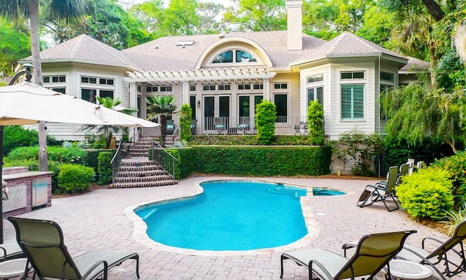 Sea Pines House | 4 Jessamine Place - Renovated and just 4 minutes walk to the beach.