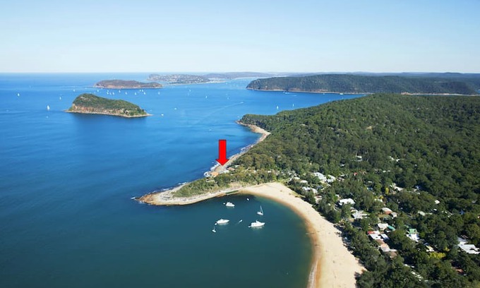 Patonga Apartment | Seabreeze, a unique waterfront/beachside property