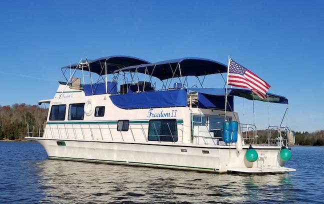 Vonore Boat Rental | Stationary Houseboat on Tellico Lake