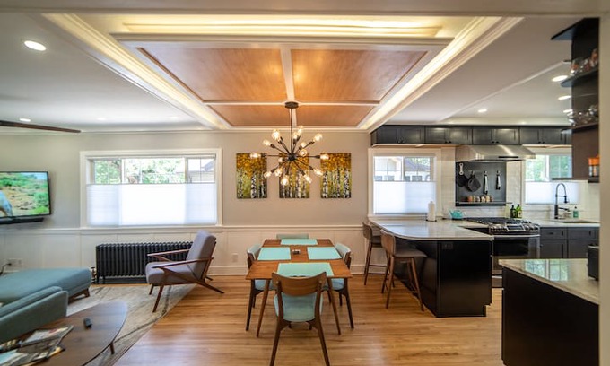 Grand Junction House | Sunny & Chíc Downtown Oasis