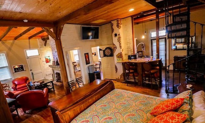 Biloxi Cabin | 1800's Beach Cottage, New Orleans style cottage