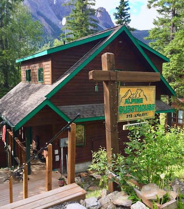 Field House | Alpine Guest House