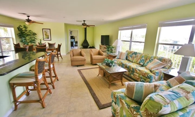 Marathon House | Sombrero Serenity