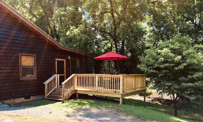 Whittier Cabin | Percy’s Paradise Cabins-“Starry Night” Cherokee