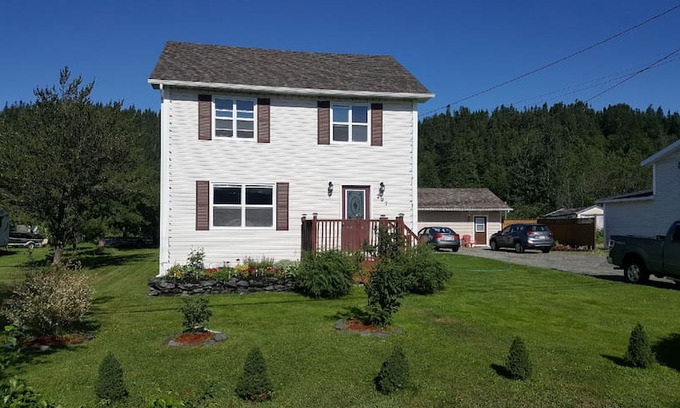 Gambo House | Trackside Lodging North