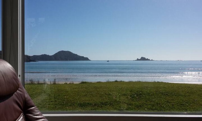 Oakura Cabin | Beach front Oakura