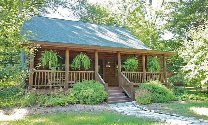 Saugatuck Cabin | Coyote Cabin - Luxury Log Cabin