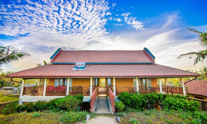 Uswetakeiyawa House | Beach Villa Pamunugama