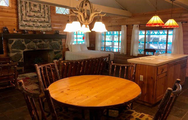 Mariposa Cabin | NEW - Historic Landmark log cabin on Merced River