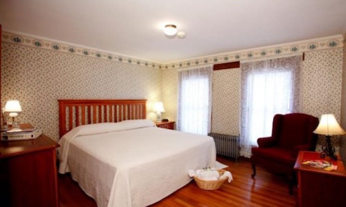Lee House | The Morgan House Room 304/305