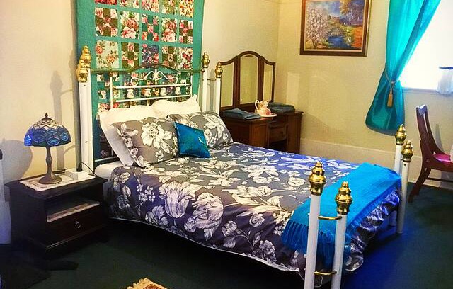 Brisbane Grove Bed & Breakfast | Yattalunga Homestead Farm QB & Breakfast