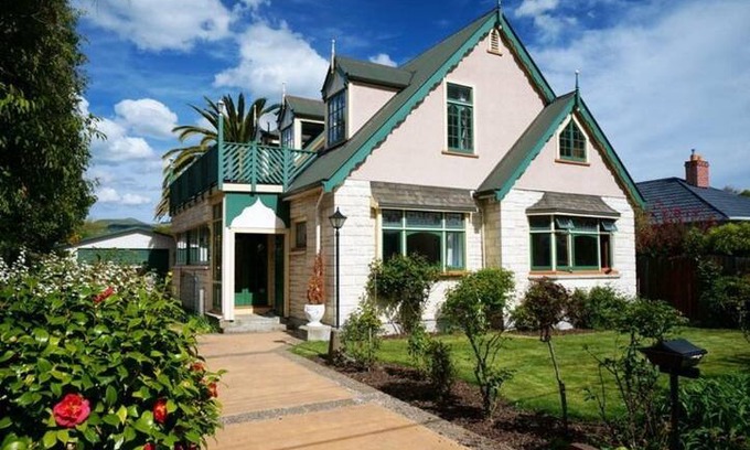 Somerfield House | Gingerbread Lodge privacy single room7