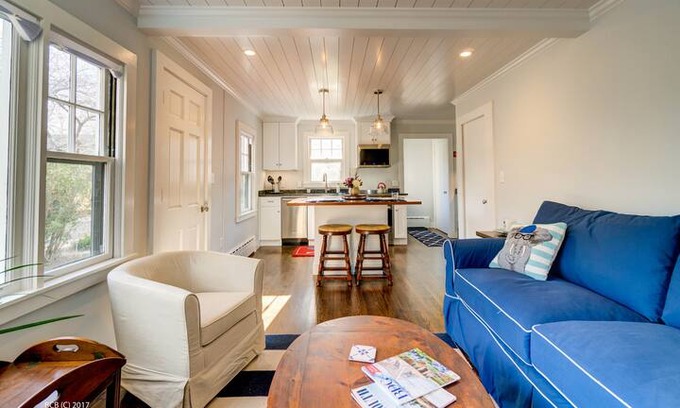Falmouth Cabin | Quissett Cottage - Walk to The Knob/private beach!