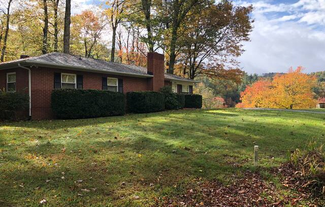 Blowing Rock Cabin | Deer View Cottage