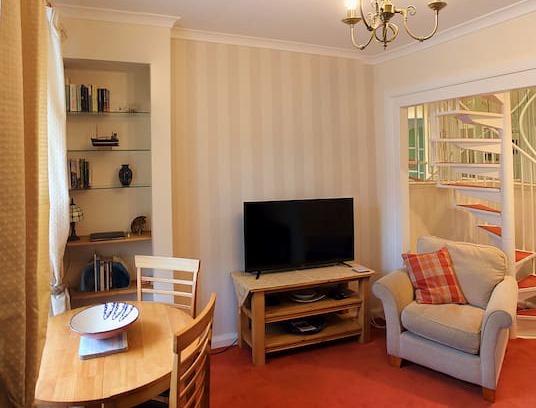 Millport Apartment | The Snug-Millport