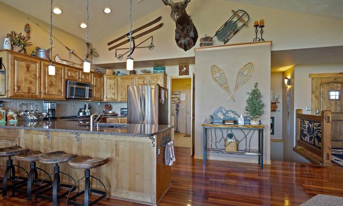 Victor Cabin | Aspen Lake - Great for Large Groups w/ 3 King Beds