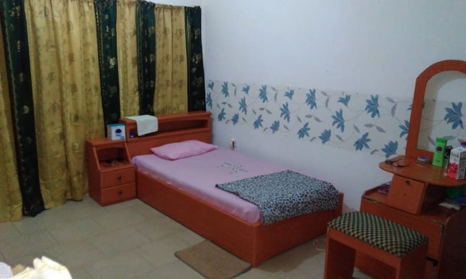 Cape Coast House | Unique Hostel, UCC, Cape Coast.